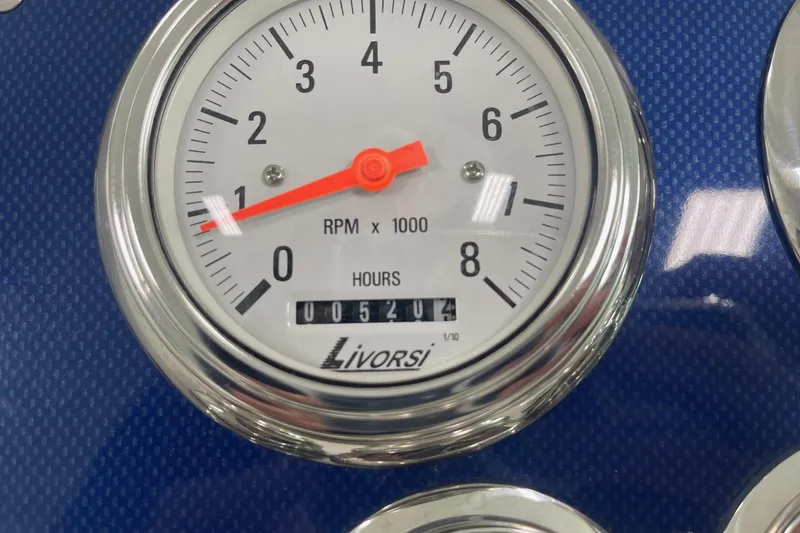 Slide: The Image of Tachometer of 2005 Formula 292 FASTech boat, showing 524 hours, Livorsi brand. - 10
