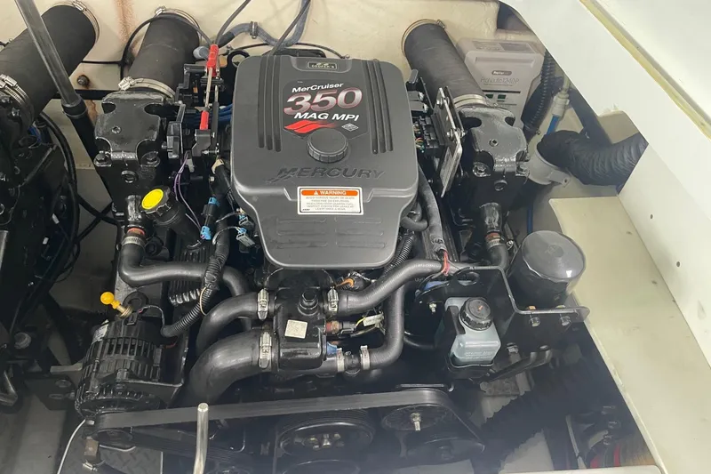 Slide: The Image of Engine compartment of a 2005 Formula 292 FASTech with MerCruiser 350 MAG MPI engine. - 27