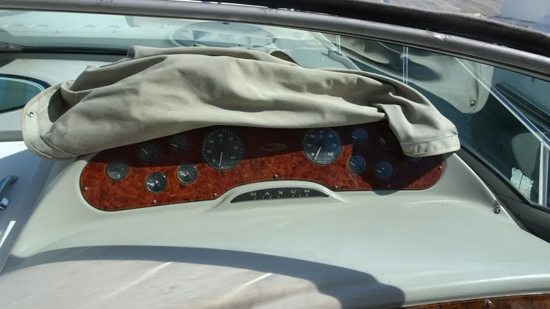 Slide: The Image of Maxum 3700 SCR 1998 - 15