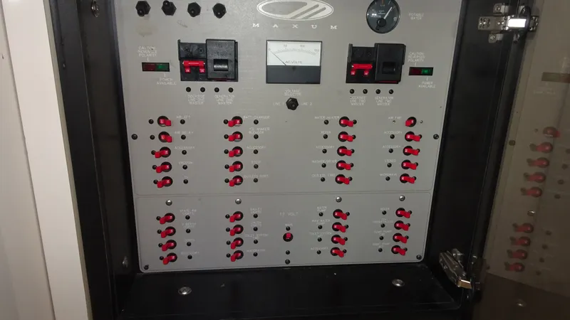 Slide: The Image of Maxum 3700 SCR 1998 - 29