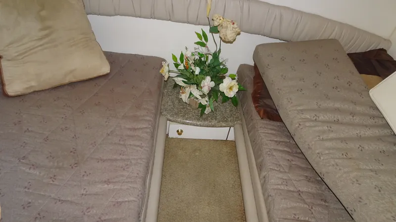 Slide: The Image of Maxum 3700 SCR 1998 - 30