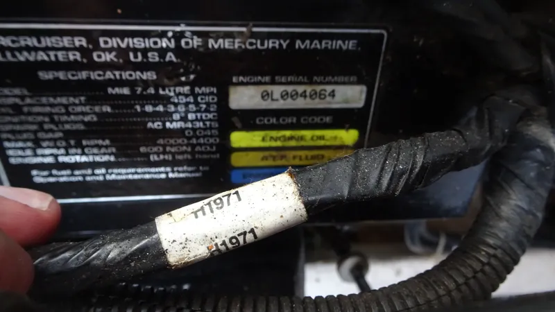 Slide: The Image of Maxum 3700 SCR 1998 - 44