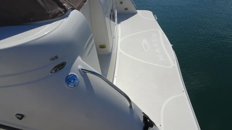 Slide: The Image of Maxum 3700 SCR 1998 - 5