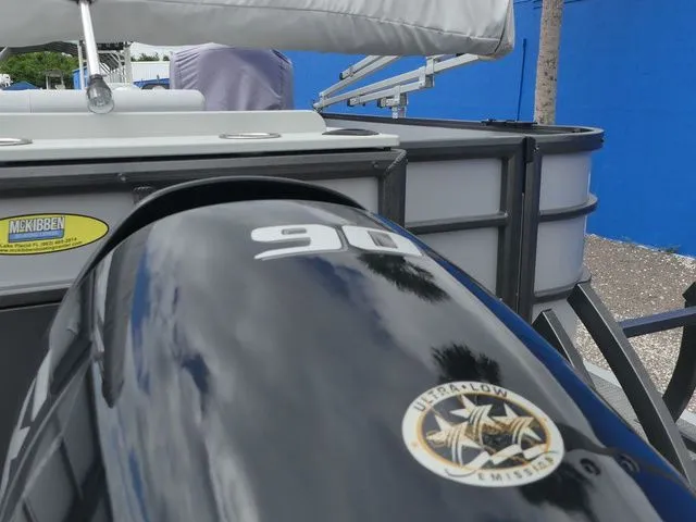 Slide: The Image of Bentley Pontoons Fish 200 4-Point 2024 - 10