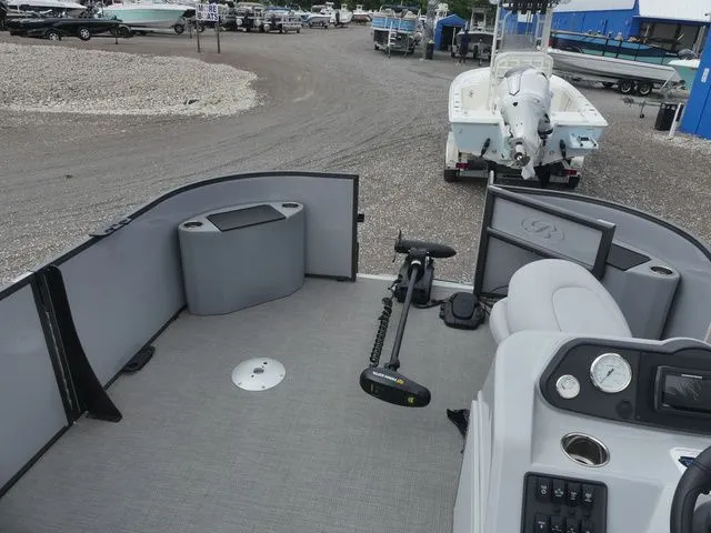 Slide: The Image of Bentley Pontoons Fish 200 4-Point 2024 - 16