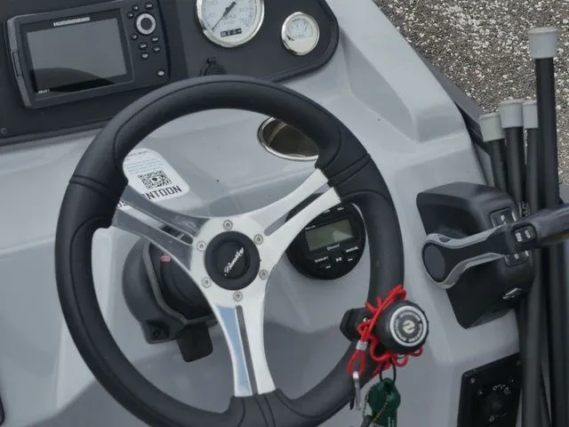 Slide: The Image of Bentley Pontoons Fish 200 4-Point 2024 - 22