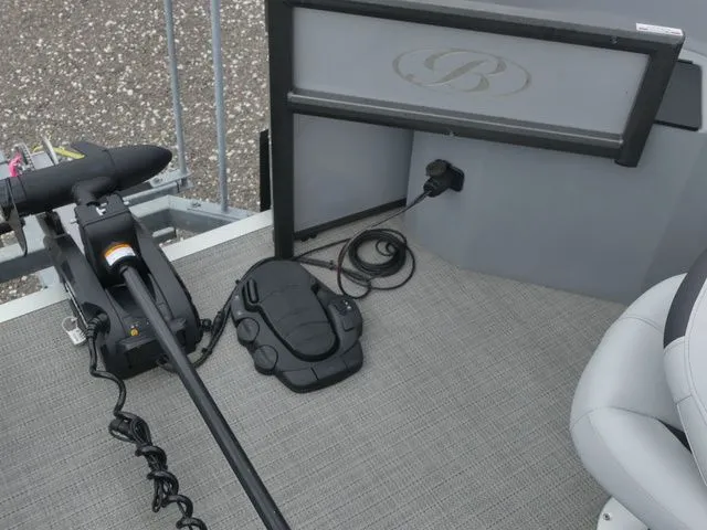 Slide: The Image of Bentley Pontoons Fish 200 4-Point 2024 - 24