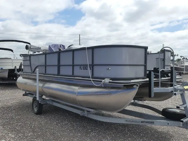 Slide: The Image of Bentley Pontoons Fish 200 4-Point 2024 - 3