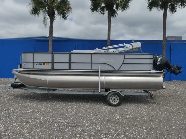 Slide: The Image of Bentley Pontoons Fish 200 4-Point 2024 - 7