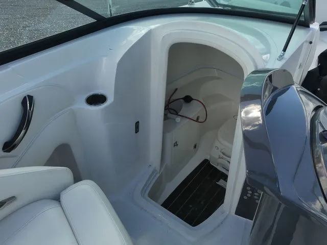 Slide: The Image of Monterey 264FS 2016 - 18