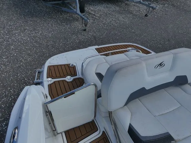 Slide: The Image of Monterey 264FS 2016 - 21