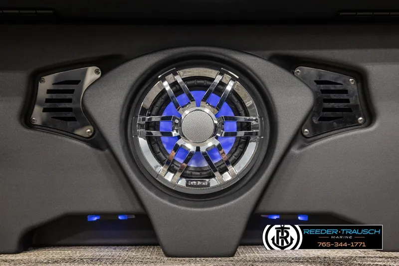Slide: The Image of High-tech speaker system in Avalon CAT QLS 2026 with blue LED lighting. - 41