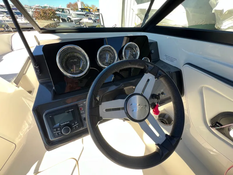 Slide: The Image of Sea Ray SPX 210 Outboard 2018 - 12