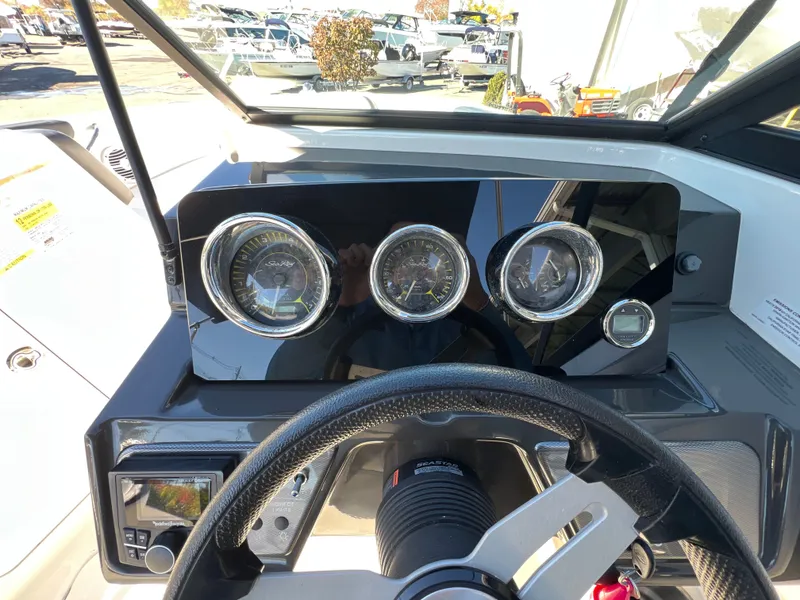 Slide: The Image of Sea Ray SPX 210 Outboard 2018 - 13