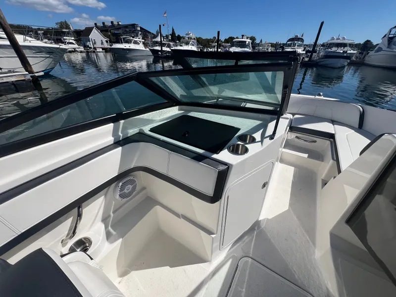 Slide: The Image of Sea Ray SPX 210 Outboard 2018 - 5