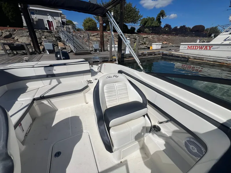 Slide: The Image of Sea Ray SPX 210 Outboard 2018 - 6