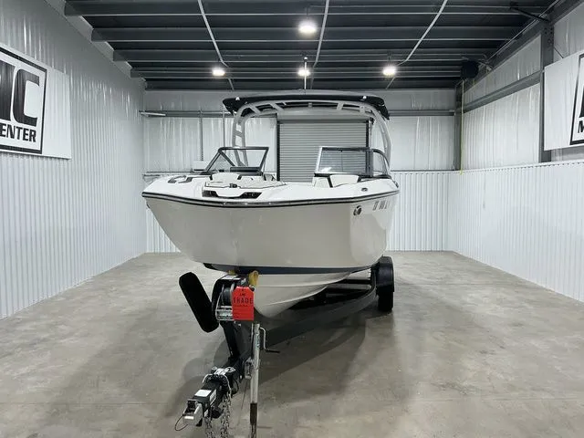 Slide: The Image of Yamaha 252SE 2024 - 2