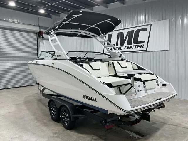 Slide: The Image of Yamaha 252SE 2024 - 3