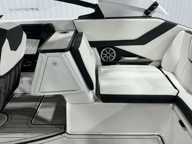 Slide: The Image of Yamaha 252SE 2024 - 7