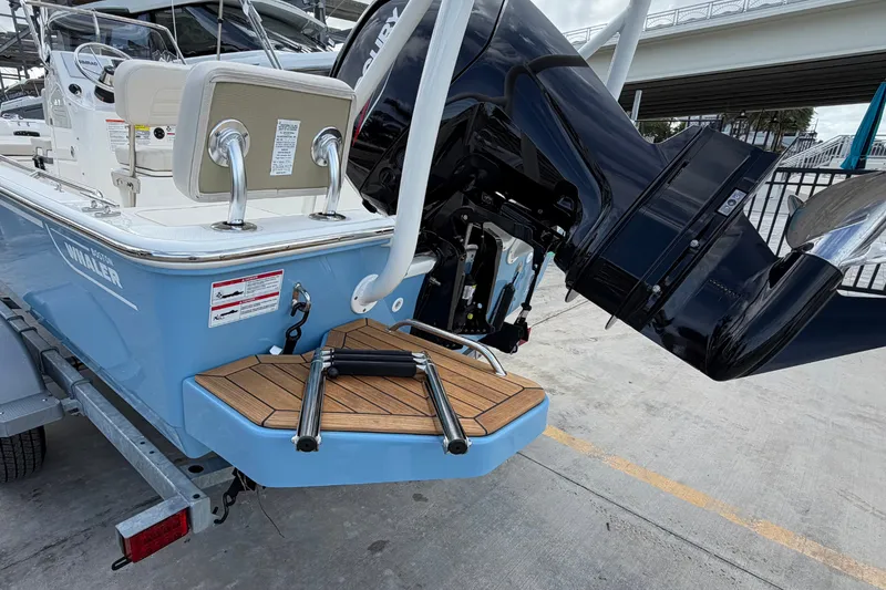 Slide: The Image of Boston Whaler 170 Montauk 2026 - 16