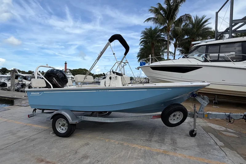 Slide: The Image of Boston Whaler 170 Montauk 2026 - 18