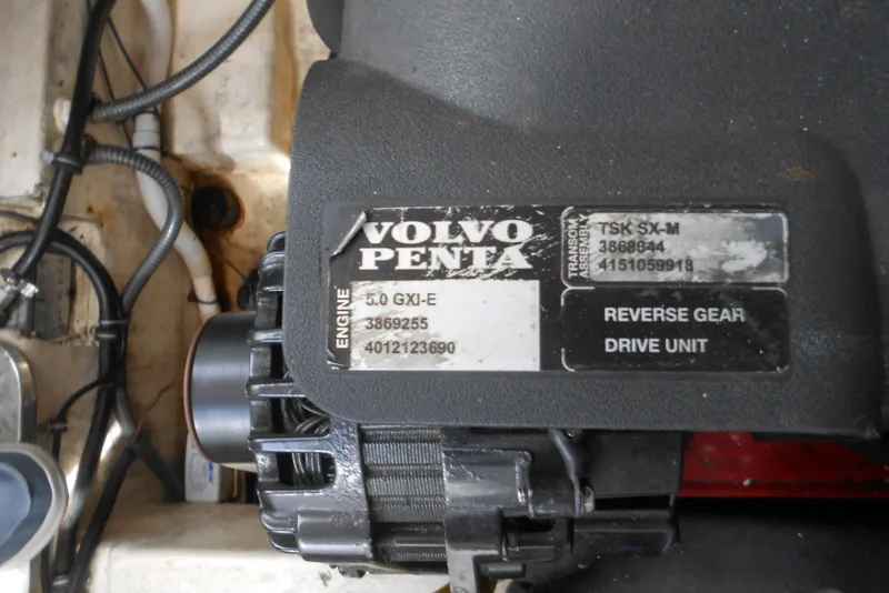 Slide: The Image of Volvo Penta engine in 2004 Formula 27 Performance Cruiser, featuring 5.0 GXI-E model. - 26