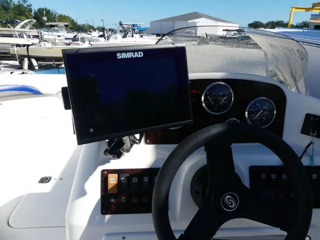 Slide: The Image of Hurricane SUNDECK SPORT SS 188 OB 2012 - 11