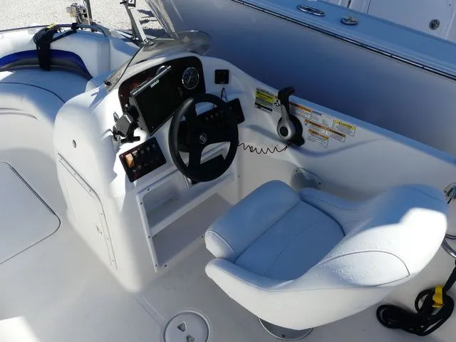 Slide: The Image of Hurricane SUNDECK SPORT SS 188 OB 2012 - 12