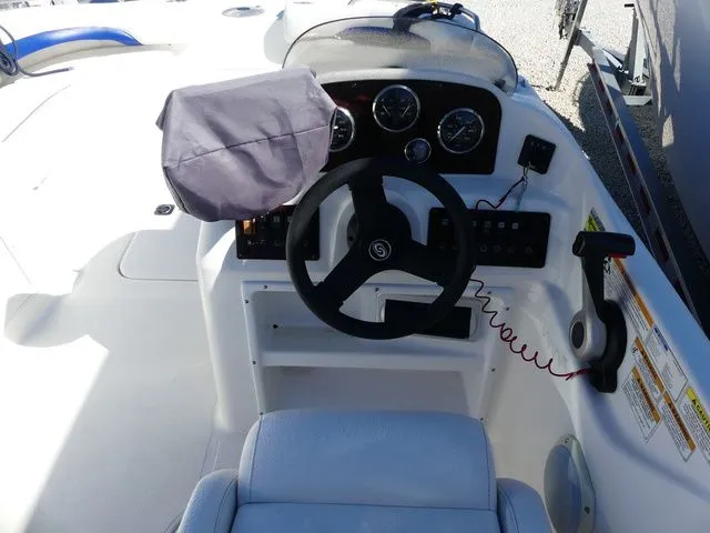 Slide: The Image of Hurricane SUNDECK SPORT SS 188 OB 2012 - 9