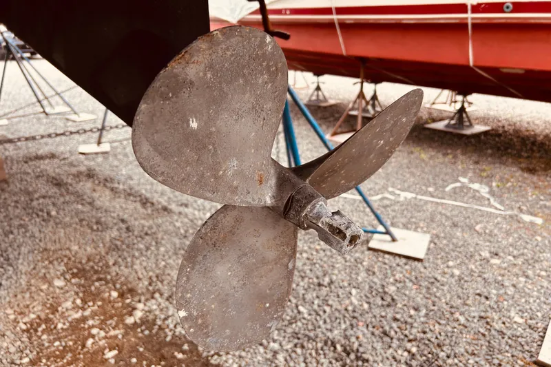 Slide: The Image of Propeller of a 2001 Beneteau 411 sailboat on gravel surface. - 37