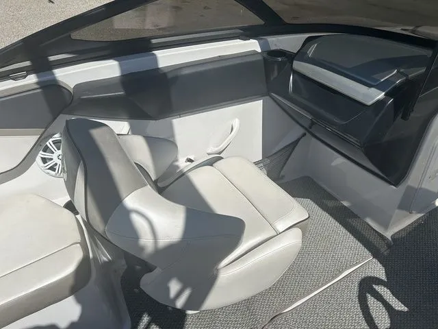 Slide: The Image of Scarab 195 H.O. Impulse 2015 - 11