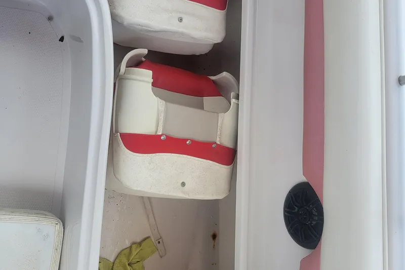 Slide: The Image of 2008 Tahoe 195 I/O boat interior with red and white seating. - 5