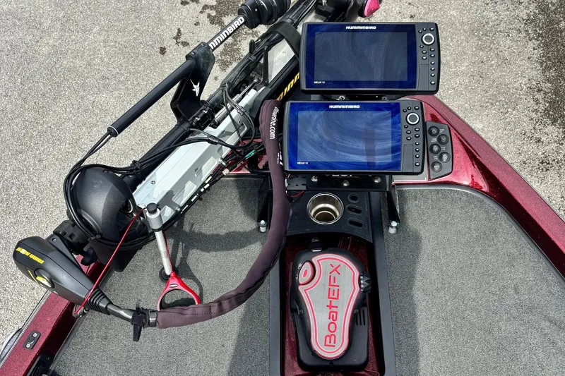 Slide: The Image of 2015 Ranger Z119 Comanche boat dashboard with Humminbird electronics and Minn Kota trolling motor. - 4