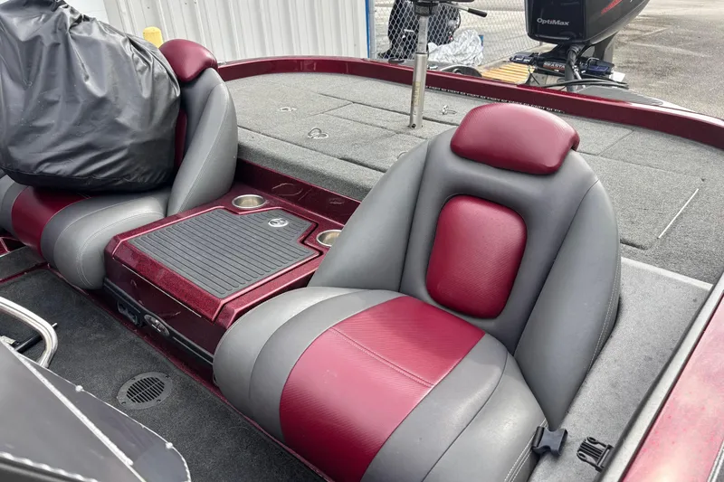 Slide: The Image of 2015 Ranger Z119 Comanche boat interior with red and gray seating. - 9
