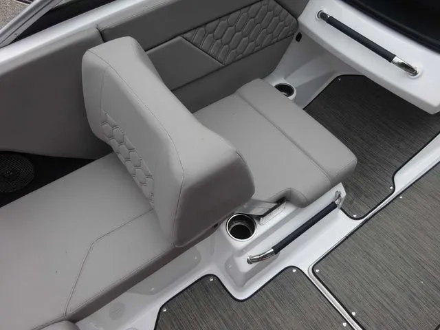 Slide: The Image of Four Winns H1 2023 - 10