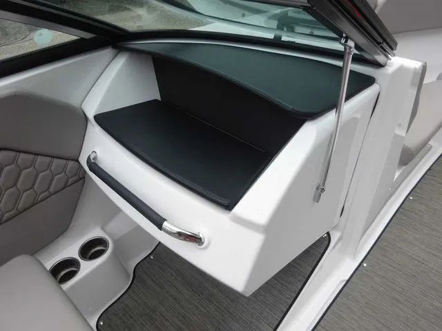 Slide: The Image of Four Winns H1 2023 - 18