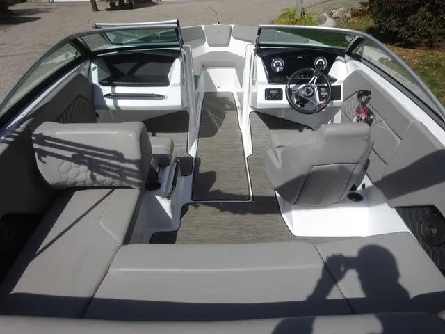 Slide: The Image of Four Winns H1 2023 - 32