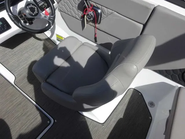 Slide: The Image of Four Winns H1 2023 - 33