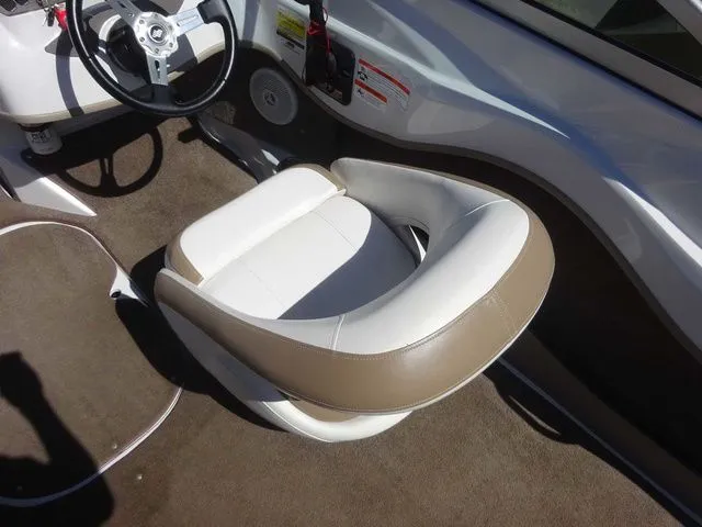 Slide: The Image of Four Winns H180 2009 - 27