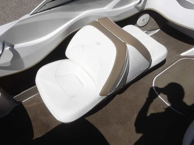 Slide: The Image of Four Winns H180 2009 - 30