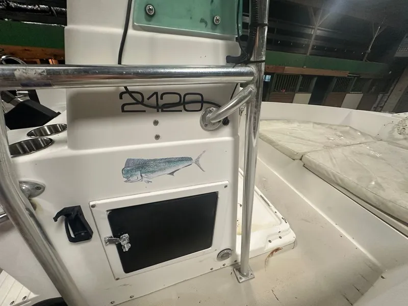 Slide: The Image of Robalo 2120 Center Console 1995 - 8