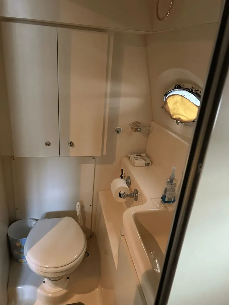 Slide: The Image of Silverton 322 Flybridge 2000 - 17