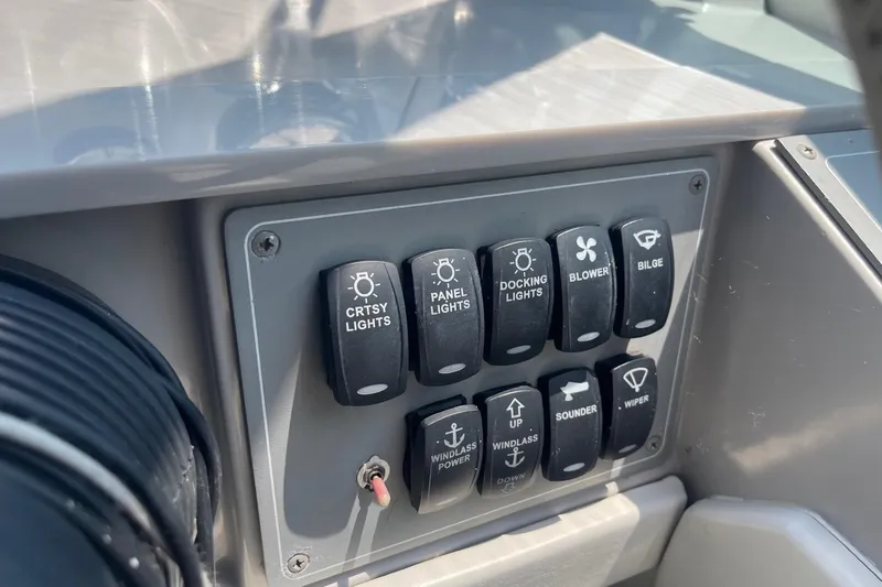 Slide: The Image of 1999 Formula 31 Performance Cruiser dashboard with steering wheel and controls. - 22