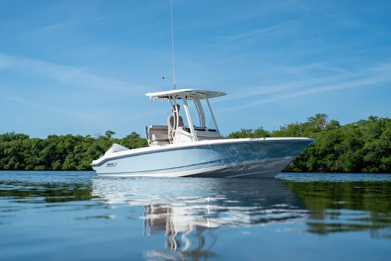 Slide: The Image of Boston Whaler 220 Dauntless 2026 - 18