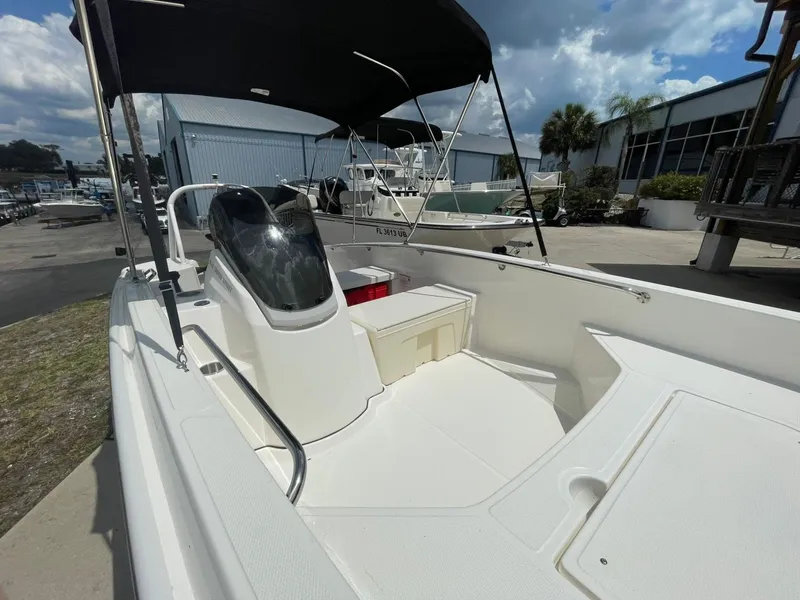 Slide: The Image of Boston Whaler 160 Super Sport 2026 - 10