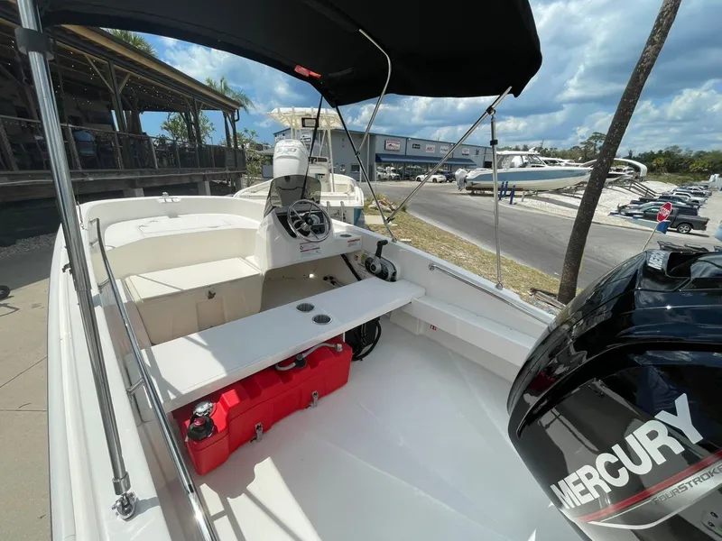 Slide: The Image of Boston Whaler 160 Super Sport 2026 - 15