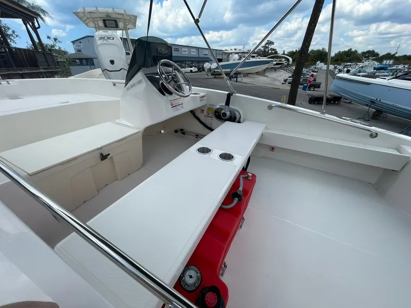 Slide: The Image of Boston Whaler 160 Super Sport 2026 - 16