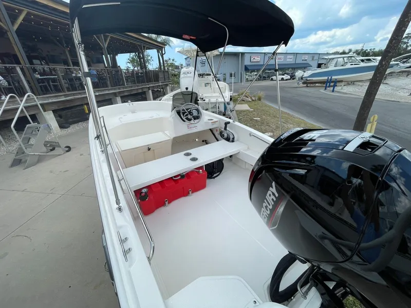 Slide: The Image of Boston Whaler 160 Super Sport 2026 - 17