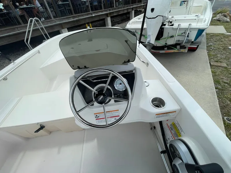 Slide: The Image of Boston Whaler 160 Super Sport 2026 - 8