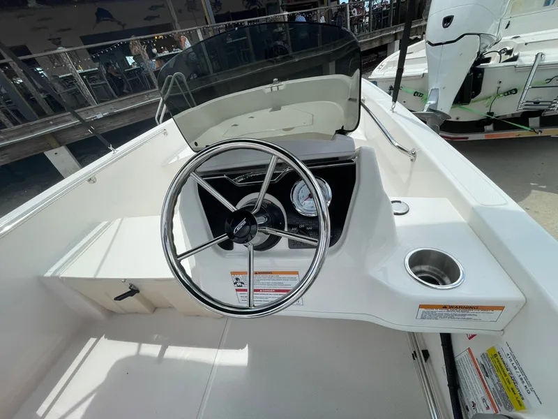Slide: The Image of Boston Whaler 160 Super Sport 2026 - 9
